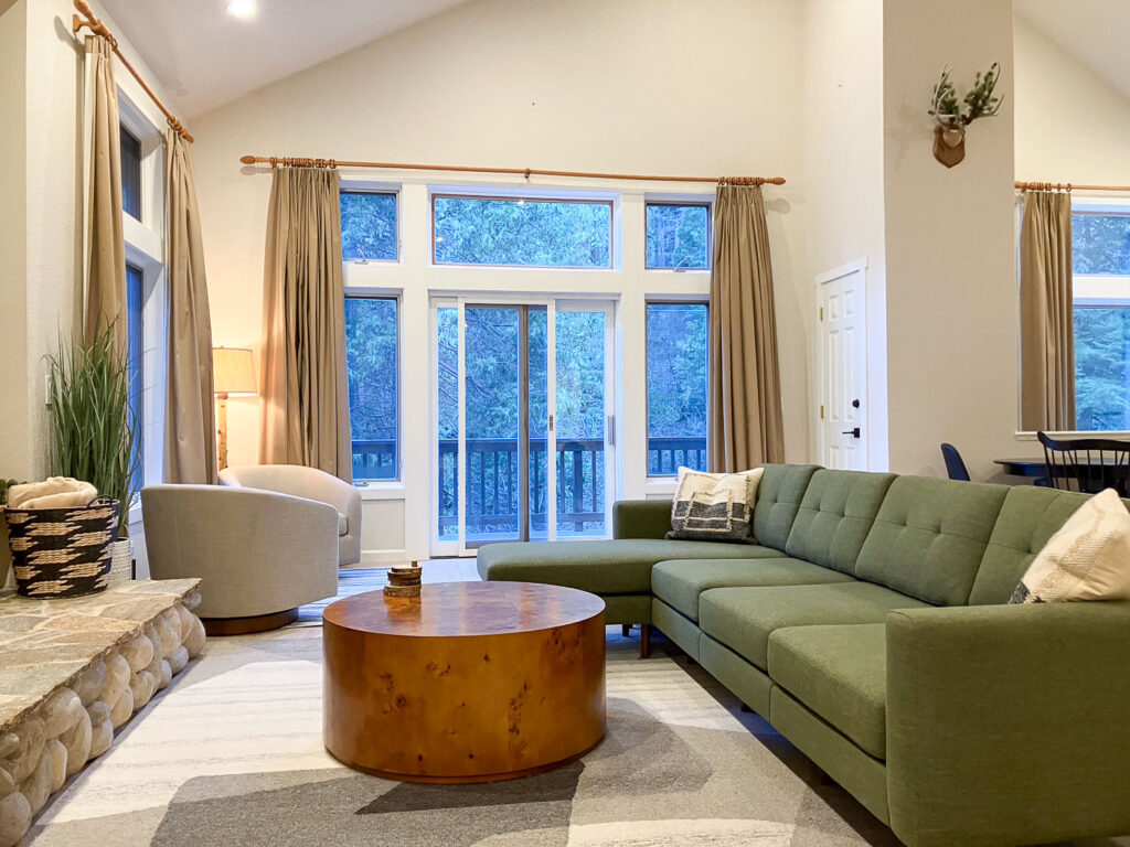 Sugar Pine rental cabin living room
