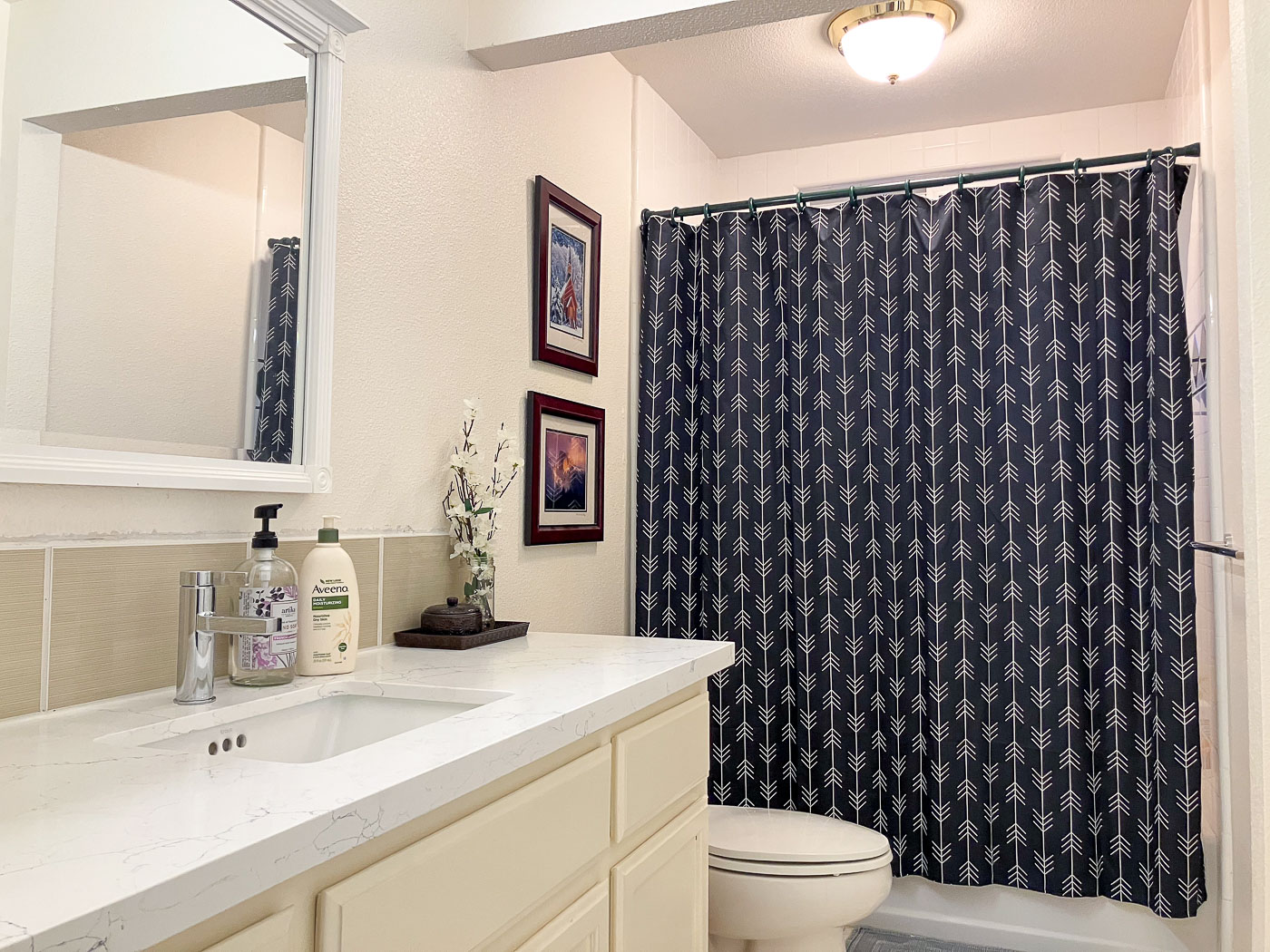 yosemite cabin rental upper bathroom